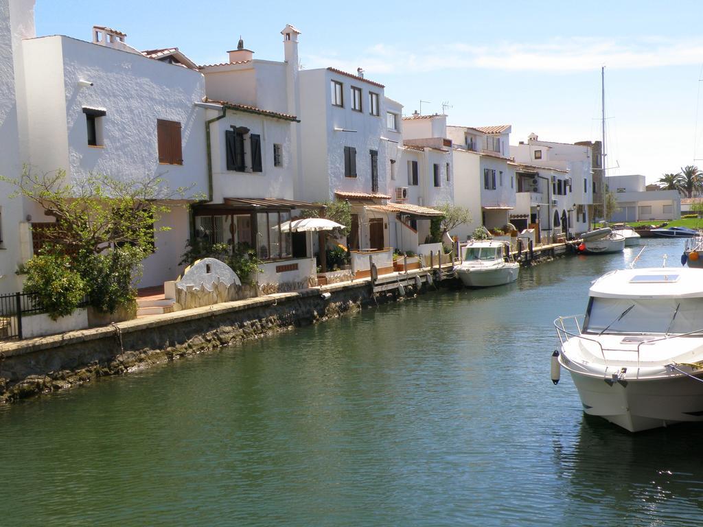 Waterside Apartment - Two Bedroom Ampuriabrava Habitación foto